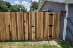 cedar-frivacy-fence-with-ornament-irion-hinge-gate